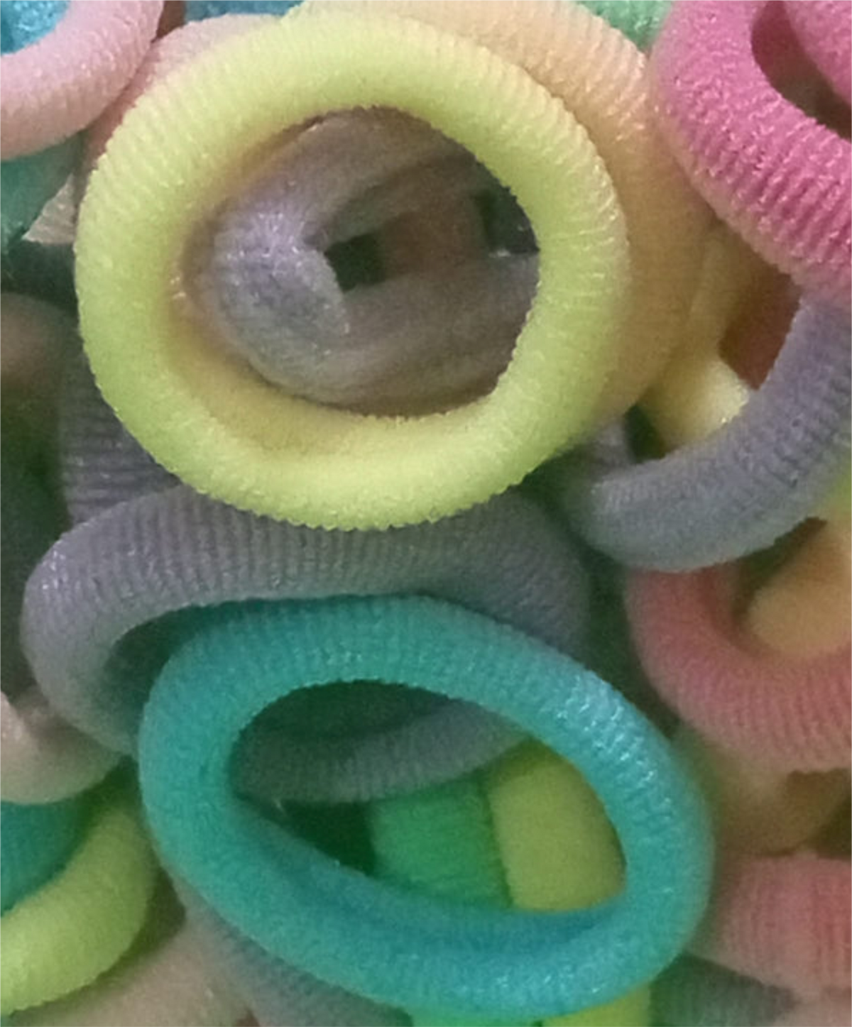 Cute Pastel Hair Ties Box – 100+ Soft ponies